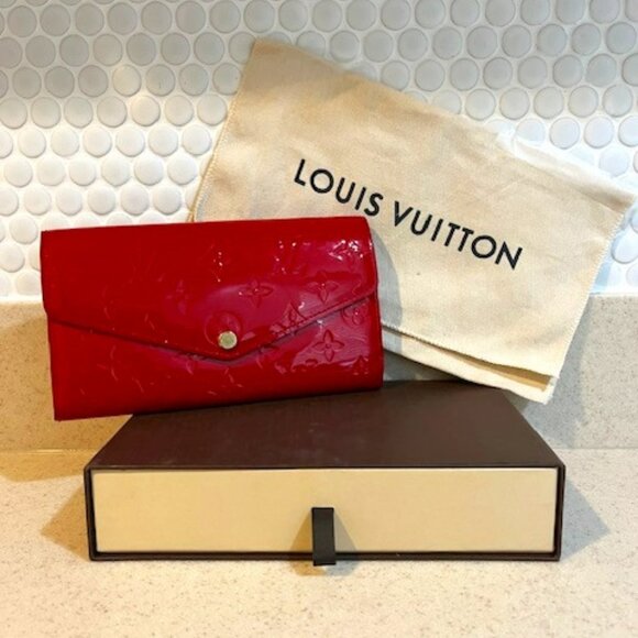 LOUIS VUITTON Vernis Sarah Wallet NM in Cerise (Cherry Red